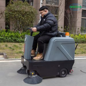 Xe quét rác ngồi lái Artison 1250