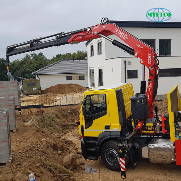 Cẩu gập thủy lực Fassi hạng vừa F275A e-active