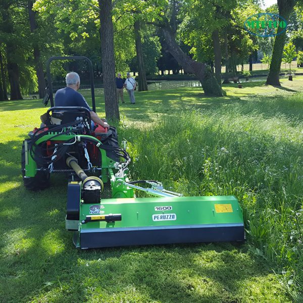 Máy cắt cỏ gắn sau đầu kéo Fox Cross