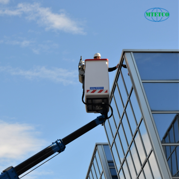 Thiết bị nâng người gắn trên ôtô CTE B-LIFT