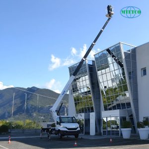 Thiết bị nâng người gắn trên ôtô CTE B-LIFT