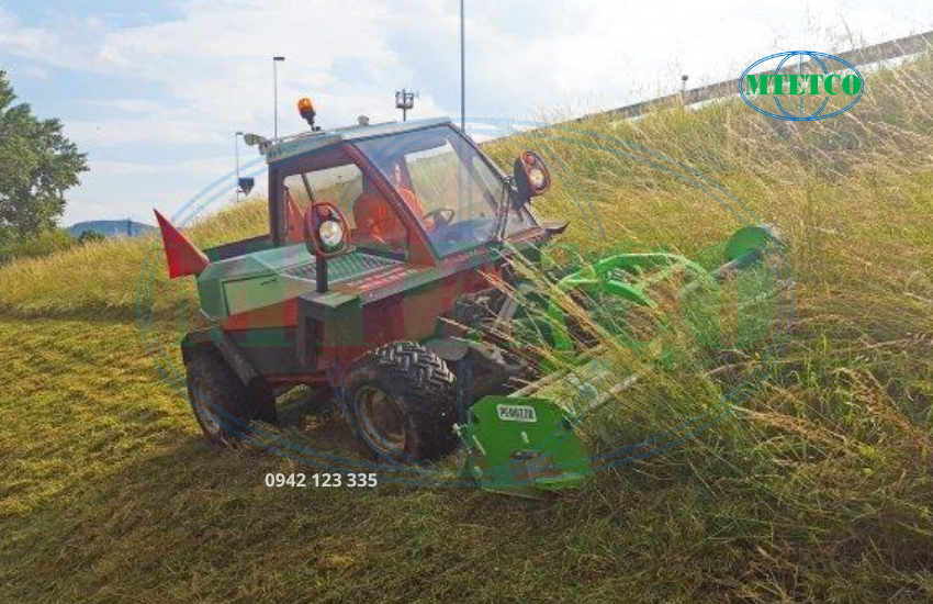 Máy cắt cỏ Elk lý tưởng để tiếp cận những khu vực khó tiếp cận hơn các loại máy khác