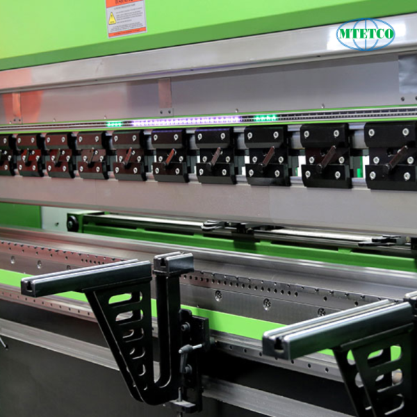 Máy chấn tôn Ermaksan Evo III