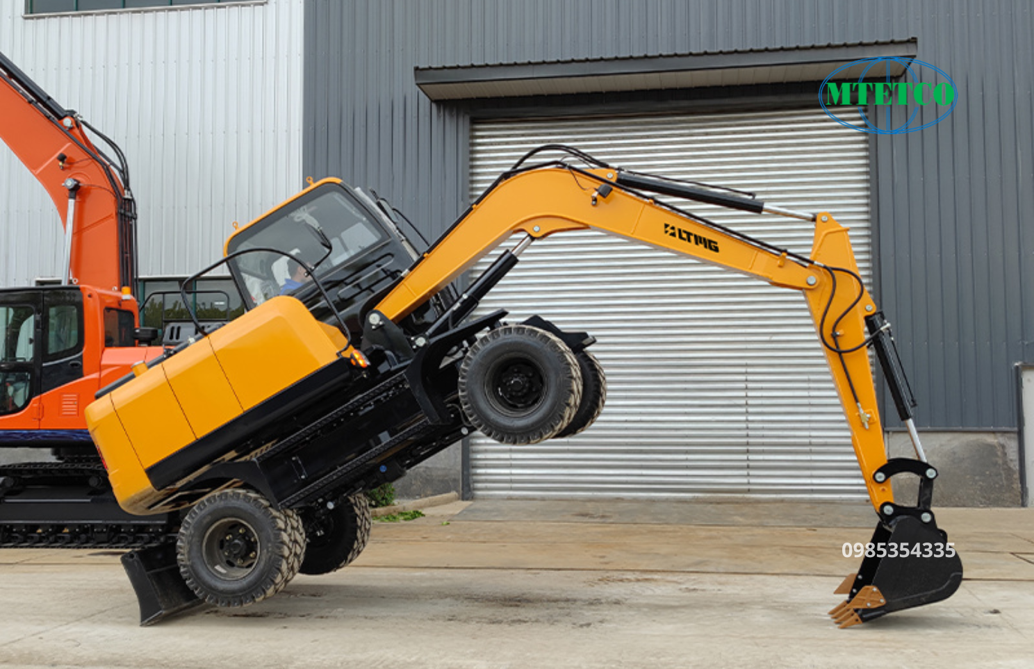 Được trang bị hệ thống thủy lực tiên tiến, cần trục hoạt động nhanh chóng