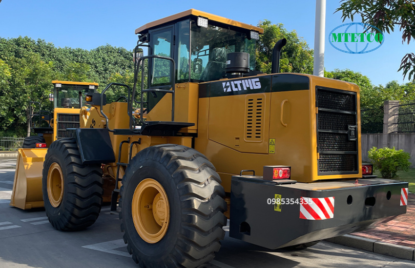 Không gian bảo dưỡng rộng rãi, thuận tiện cho việc bảo dưỡng hàng ngày.