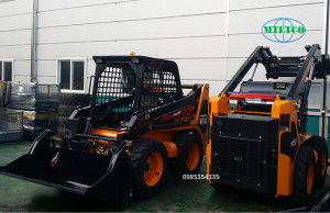 Máy xúc mini bánh lốp M Bawoo