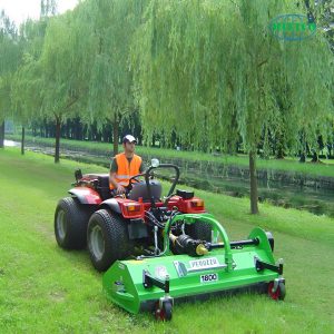 Máy cắt cỏ gắn sau đầu kéo PUMA