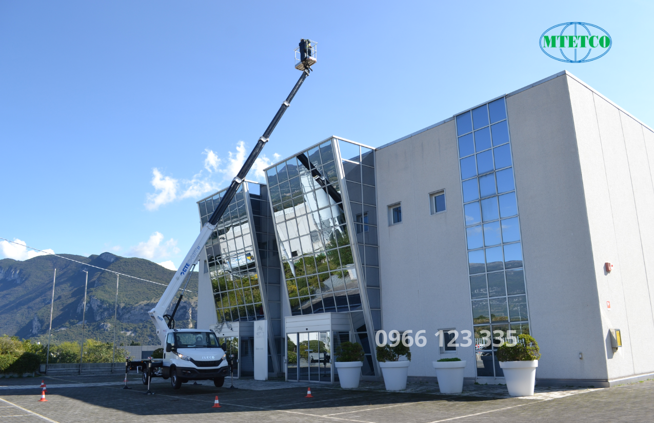 Thiết bị nâng người gắn trên ôtô CTE B-LIFT 27.2