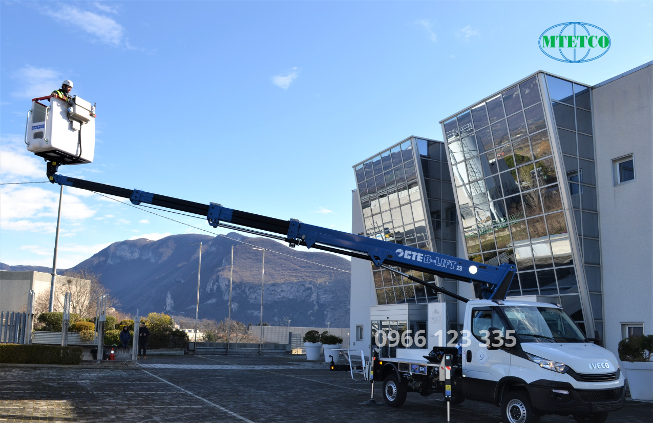 Thiết bị nâng người gắn trên ôtô CTE B-LIFT 23