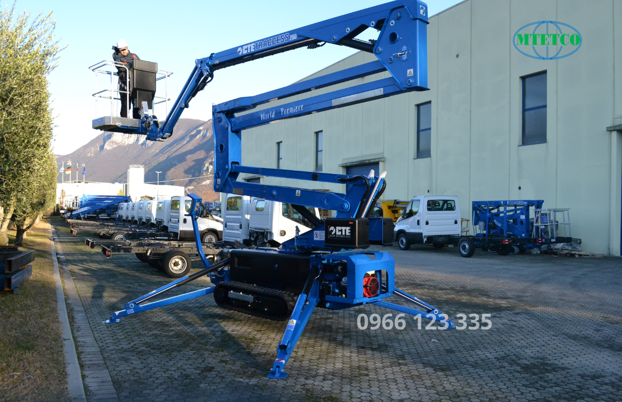 Xe nâng chân nhện CTE Traccess 200