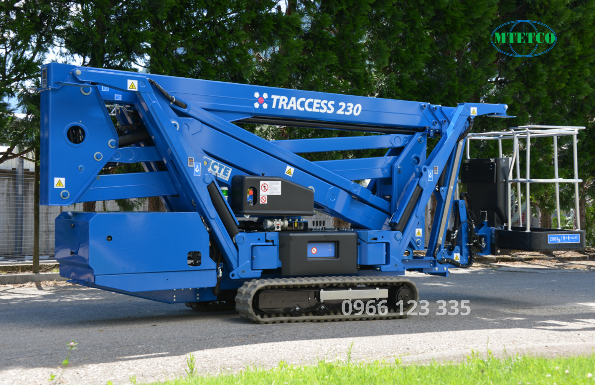 Xe nâng chân nhện CTE Traccess chạy pin