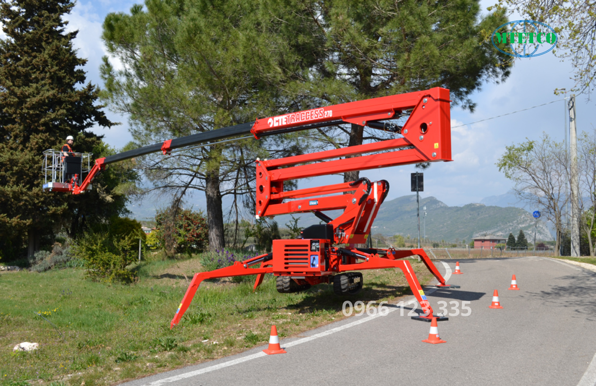 Xe nâng chân nhện CTE Traccess 270E