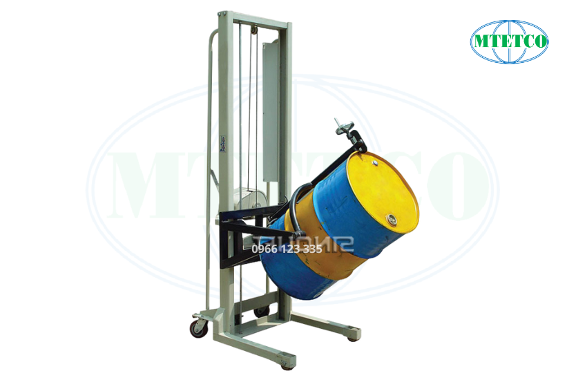 Thiết bị dùng nâng, di chuyển và quay đổ hóa chất/dầu an toàn trong kho xưởng
