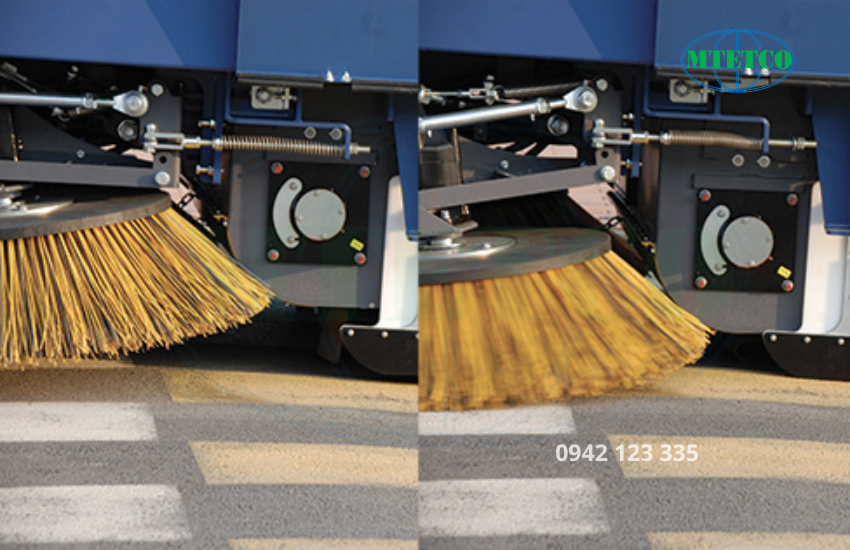 Chổi sẽ tự động thu lại khi chạm vào chướng ngại vật.