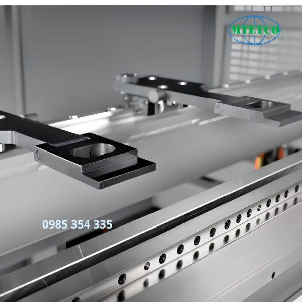 Máy chấn thủy lực CNC Dalian Brahma GMP-400T3200