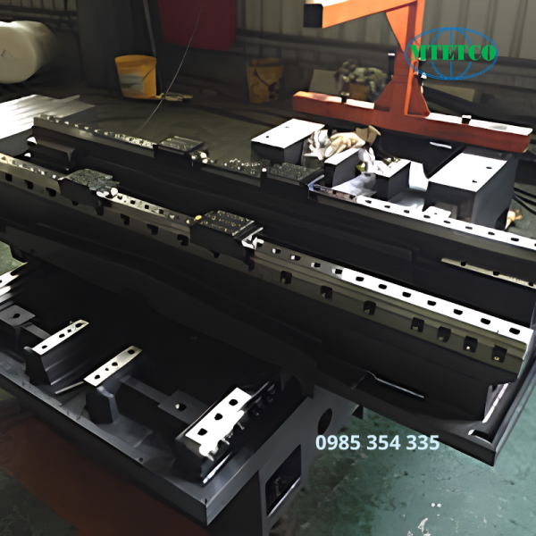 Máy phay CNC GMT MCV-1060