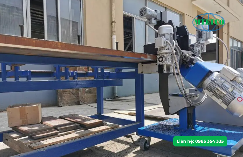Gia công trực tiếp mặt dưới thép tấm lớn