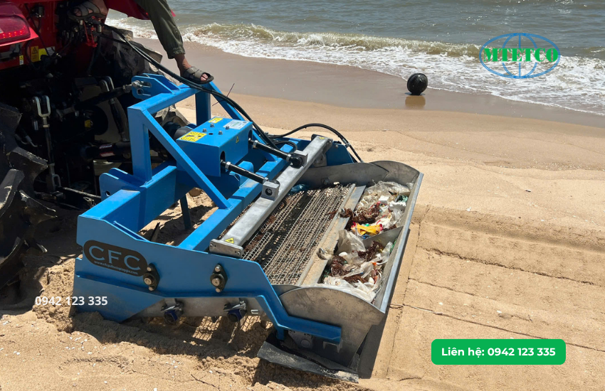 Máy đi tới đâu bãi cát trở lại mịn phẳng tới đó