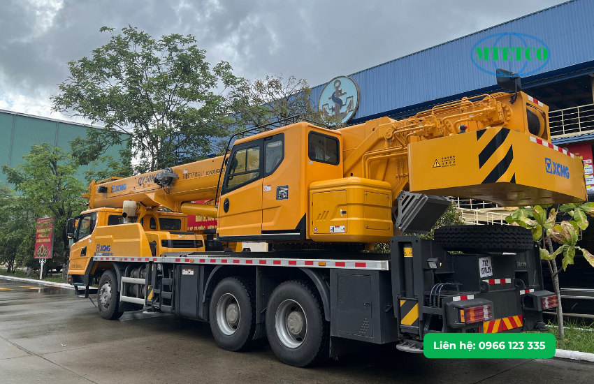 Bàn giao 2 cẩu bánh lốp XCMG cho Tổng công ty Sông Thu