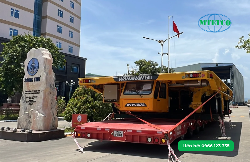 Bàn giao xe nâng tổng đoạn 100T